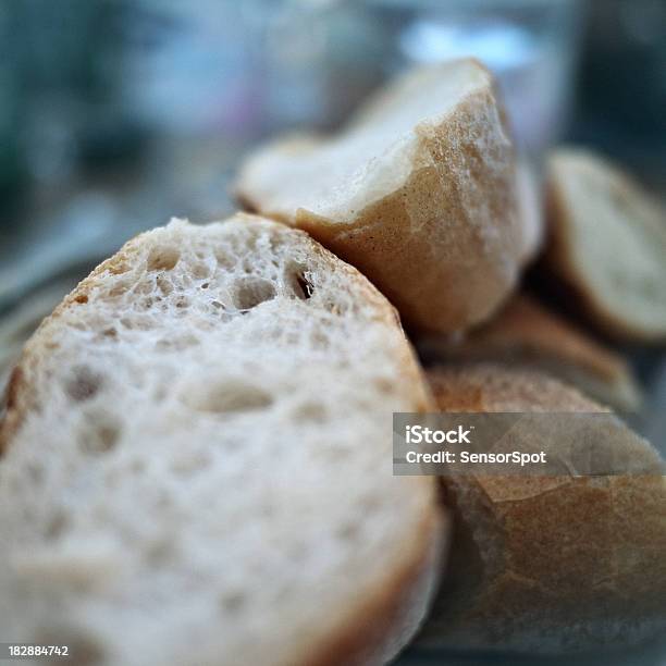 Хлеб — стоковые фотографии и другие картинки Багет - Багет, Батон, Без людей
