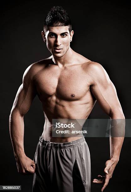 Atletismo Masculino - Fotografias de stock e mais imagens de Adulto - Adulto, Atleta, Beleza