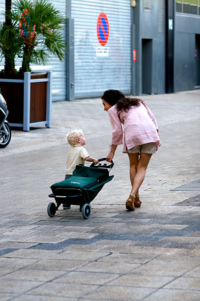 istock Young love in France 182885253