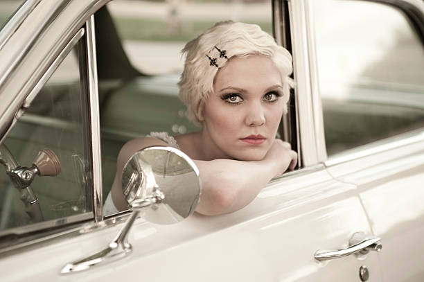 istock Pin-up girl 182886025