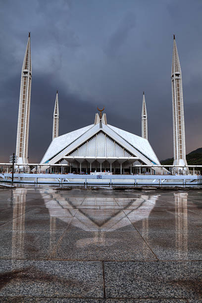 istock Shah Faisal Mosque Islamabad Pakistan HDR 182886094