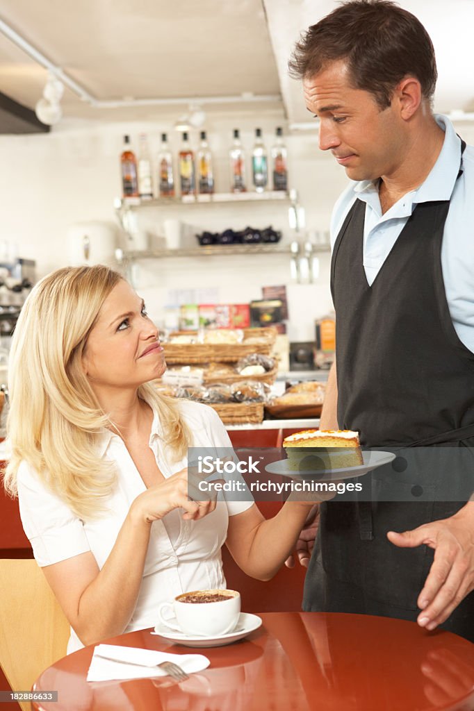 Kunden, die sich beschweren, Kellner im Coffee Shop - Lizenzfrei Respektlosigkeit Stock-Foto