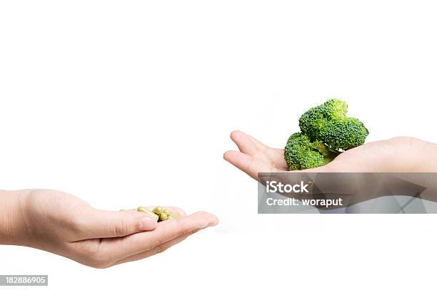 Foto de Vitamina e mais fotos de stock de Brócolis - Brócolis, Comprimido, Alimentação Saudável