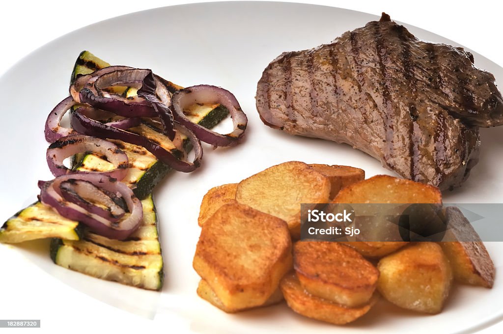 Bife grelhado, cebola, Curgete e Batata Assada - Royalty-free Alimentação Saudável Foto de stock