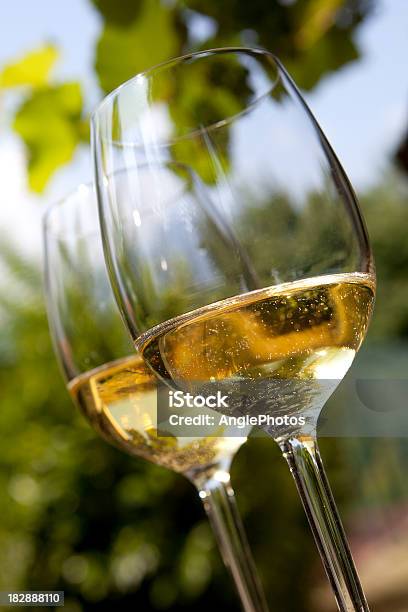 White Wine Stockfoto und mehr Bilder von Alkoholisches Getränk - Alkoholisches Getränk, Farbbild, Festliches Ereignis