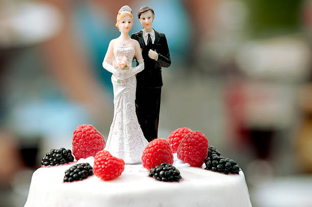 ウェディングケーキの人形の既婚男性と女性。 - wedding cake newlywed wedding cake ストックフォトと画像