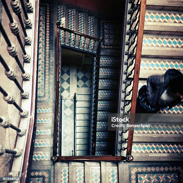 Старый Лестнице — стоковые фотографии и другие картинки Барселона - Испания - Барселона - Испания, Большой город, В помещении
