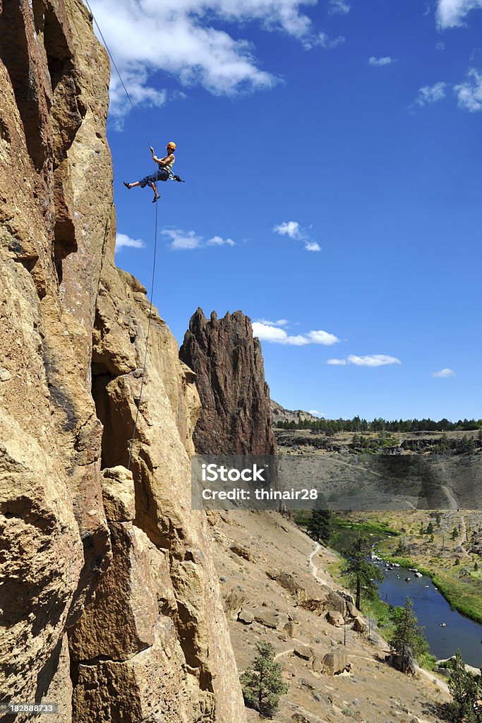 Рок альпинист Дюльфер - Стоковые фото Smith Rock роялти-фри