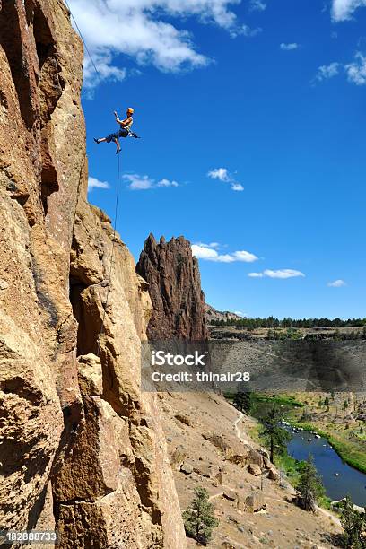 Рок Альпинист Дюльфер — стоковые фотографии и другие картинки Smith Rock - Smith Rock, Восхождение, Женщины