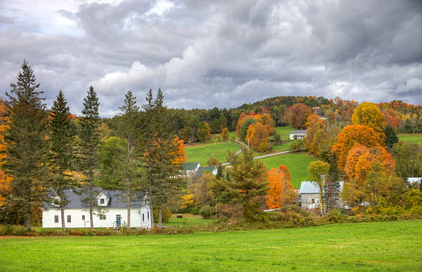 istock Autumn in Vermont 182888912
