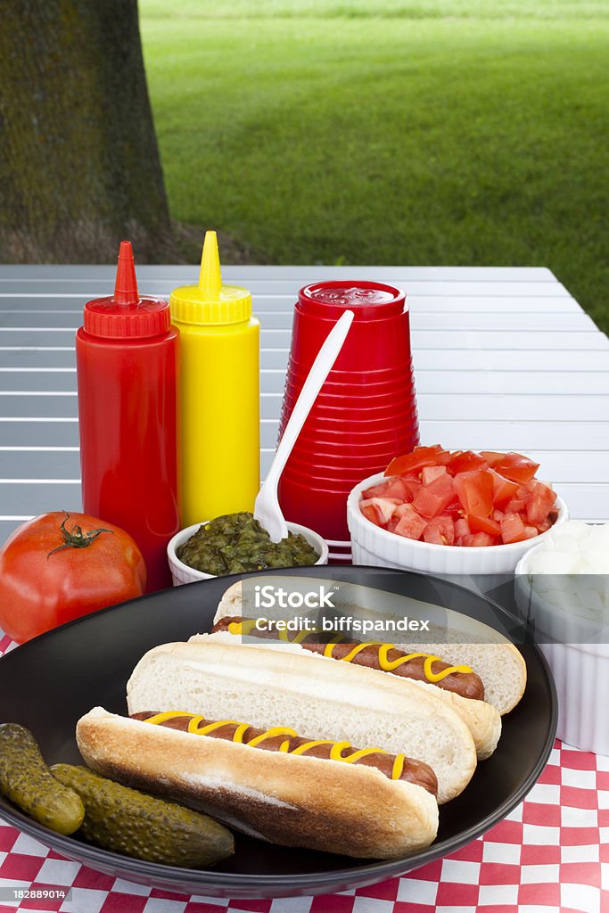 Hot Dogs e condimentos - Royalty-free Alimentação Não-saudável Foto de stock