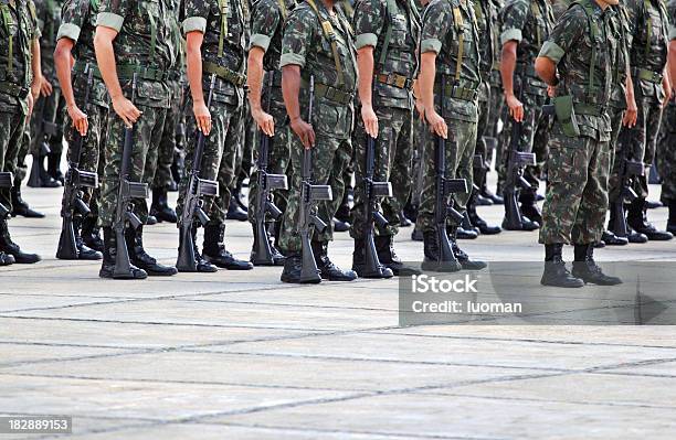 Armee Soldaten Zu Handeln Stockfoto und mehr Bilder von Boden - Boden, Bootskapitän, Farbbild