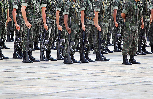 istock Army soldiers about to act 182889153