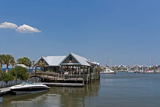 ボールドヘッドアイランドハーバー - bald head island ストックフォトと画像