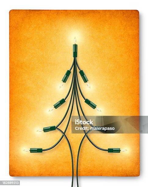 Photo libre de droit de Sapin De Noël banque d'images et plus d'images libres de droit de Guirlande lumineuse - Décoration de fête - Guirlande lumineuse - Décoration de fête, Objet ou sujet détouré, Ampoule électrique