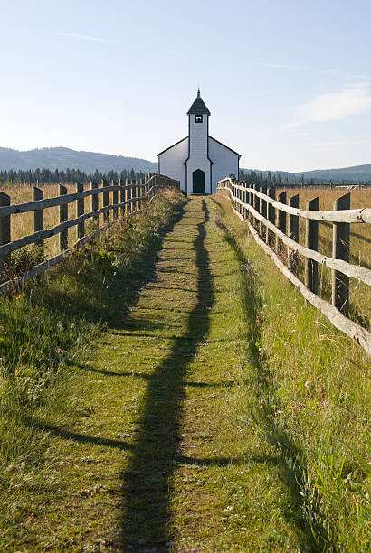 istock Wooden Church 182890032