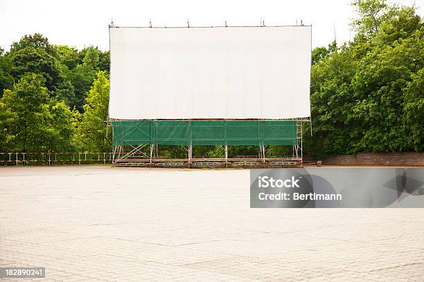 Photo libre de droit de Vide Cinéma Drivein banque d'images et plus d'images libres de droit de Cinéma - Cinéma, Parc public, Prise de vue en extérieur