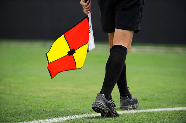 árbitro de futebol - referee soccer authority linesman - fotografias e filmes do acervo