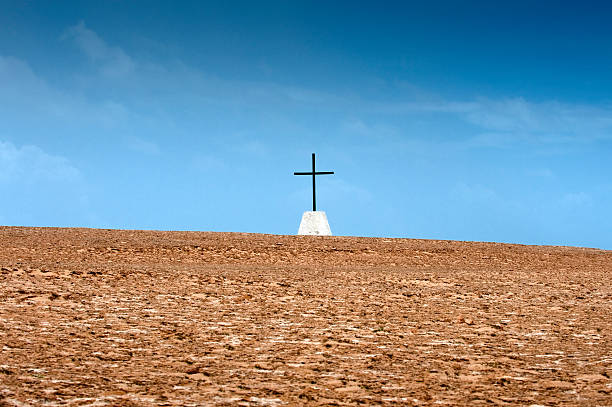 istock cross in the sky 182891838