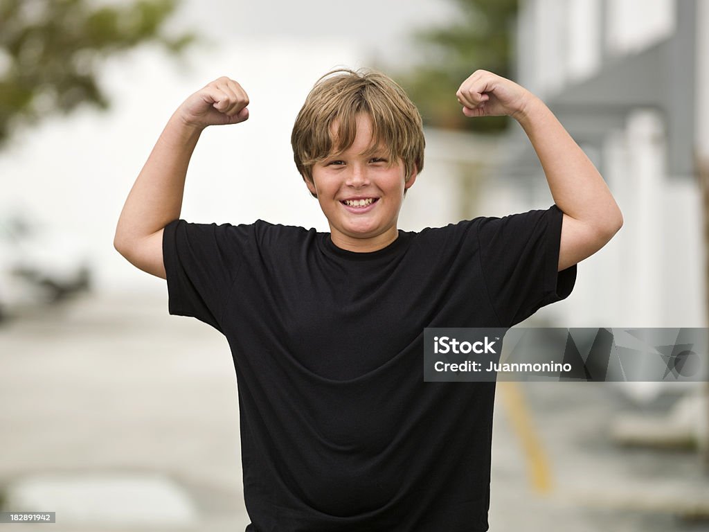 Ragazzino Flettere - Foto stock royalty-free di 10-11 anni