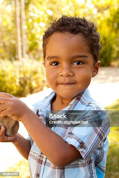 Cute Hispânico Criança - Fotografias de stock e mais imagens de 12-15 Meses - 12-15 Meses, Alegria, Ao Ar Livre