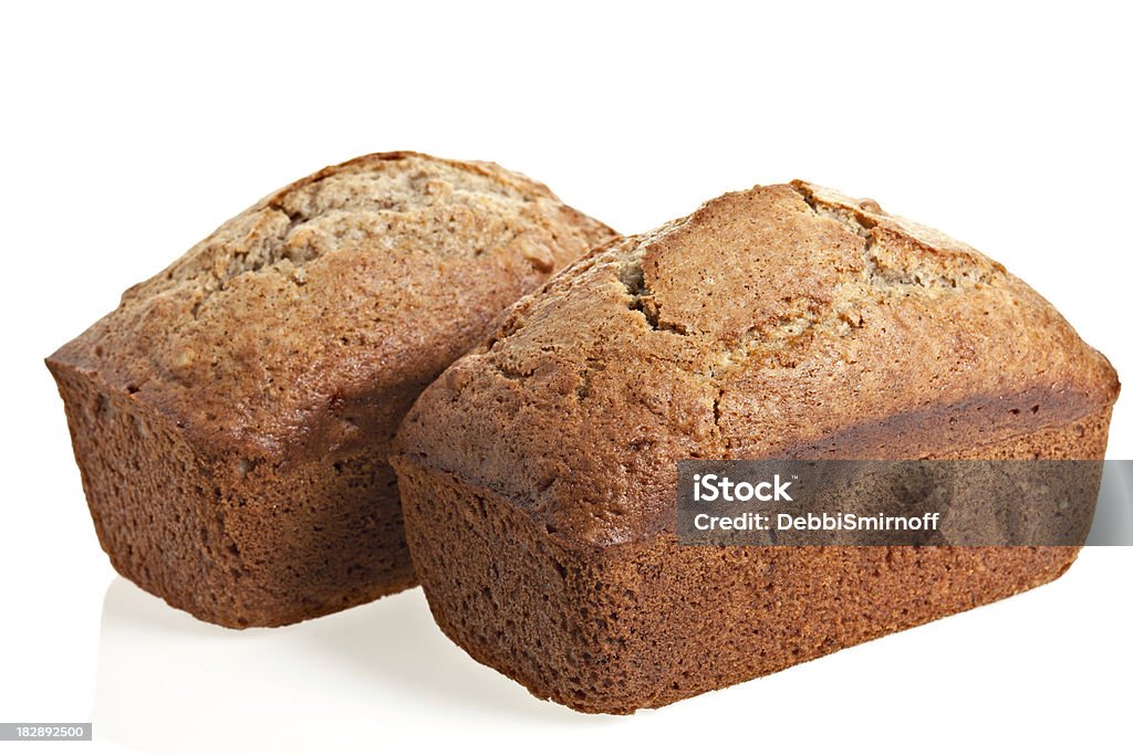 Dos pan de Banana Loaves Aislado en blanco - Foto de stock de Pan de plátano libre de derechos