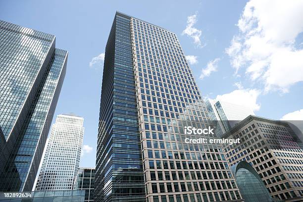 Foto de Edifícios De Negócios De Canary Wharf Em Londres e mais fotos de stock de Alto - Descrição Geral - Alto - Descrição Geral, Arquitetura, Arranha-céu