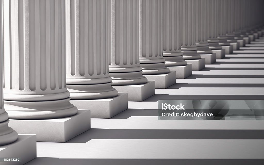 Columnas con sombras una perspectiva - Foto de stock de Derecho libre de derechos