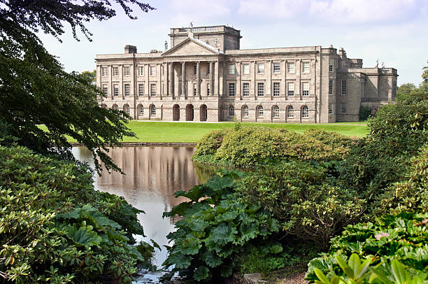 istock English Stately Home 182893314