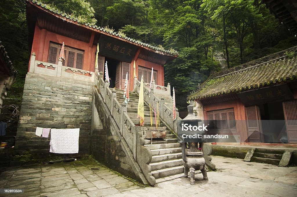 Antigo templo em Wudangshan - Foto de stock de Antigo royalty-free