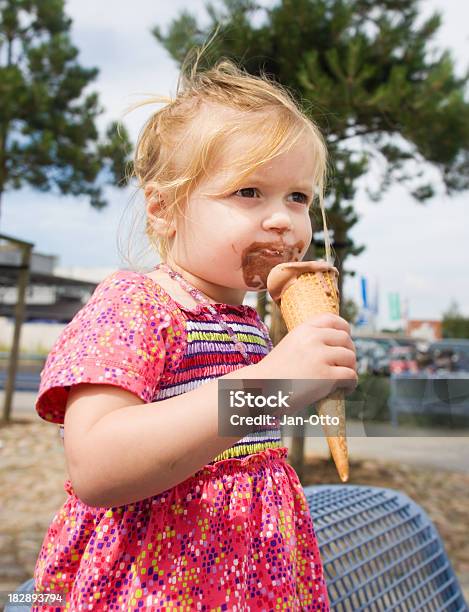 Kind Und Eiscreme Stockfoto und mehr Bilder von Schmutzig - Schmutzig, Speiseeis, 2-3 Jahre