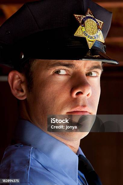 Foto de Policial De Guarda e mais fotos de stock de Distintivo - Distintivo, Ofício de Segurança, Prontidão