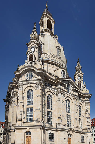 istock Frauenkirche in Dresden 182894440