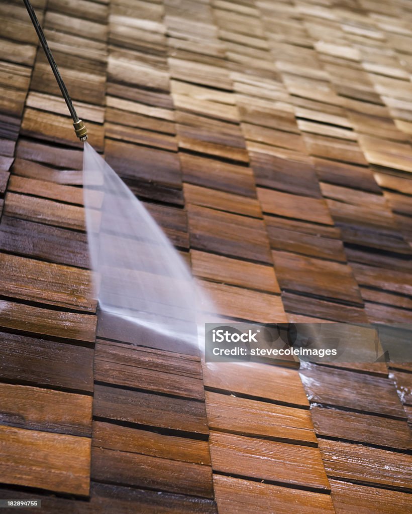 Давление мыть на крыше - Стоковые фото Крыша роялти-фри