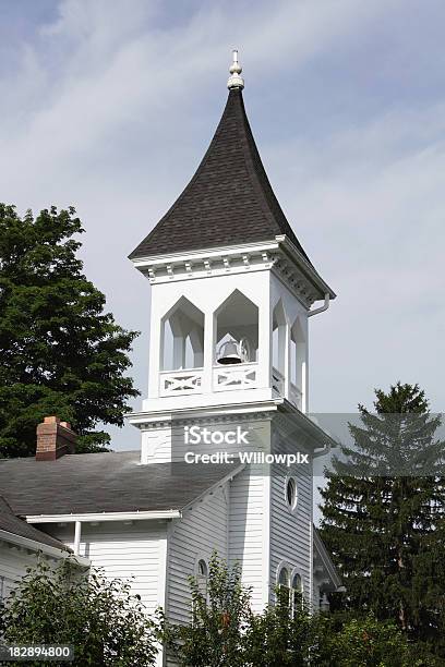 Kirche Mit Quadratischer Bell Tower In Ländlichen New York Stockfoto und mehr Bilder von Alterungsprozess