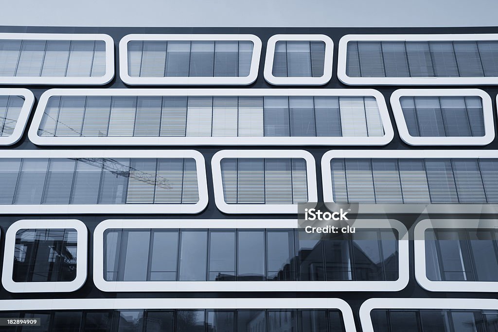 Moderno edificio de oficinas ventanas, formato horizontal - Foto de stock de Aire libre libre de derechos