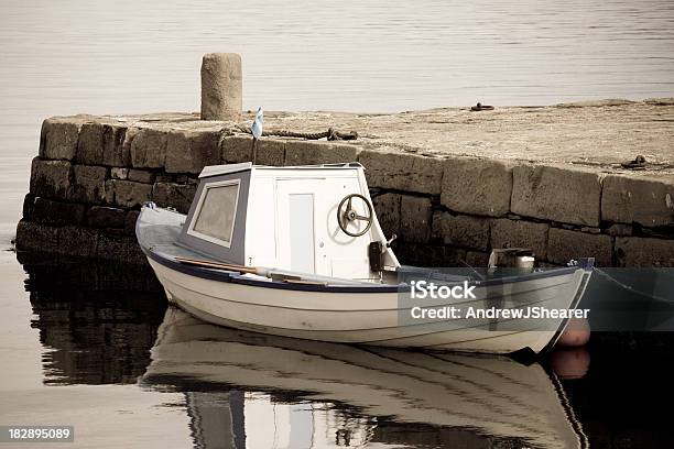 小さなボート - エンジンのストックフォトや画像を多数ご用意 - エンジン, シェトランド諸島, スコットランド