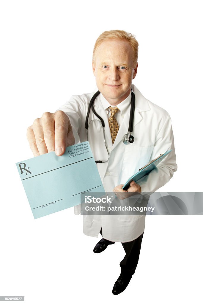 Médica no Casaco branco, do sexo masculino segurando em branco receita Up - Foto de stock de 40-49 anos royalty-free
