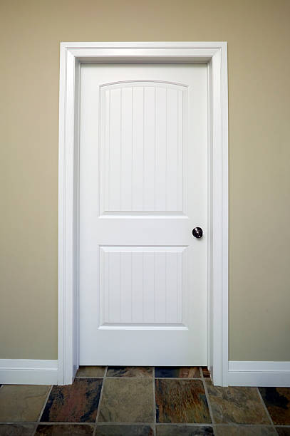 white door white doorway house interior moulding door jamb wood stock pictures, royalty-free photos & images