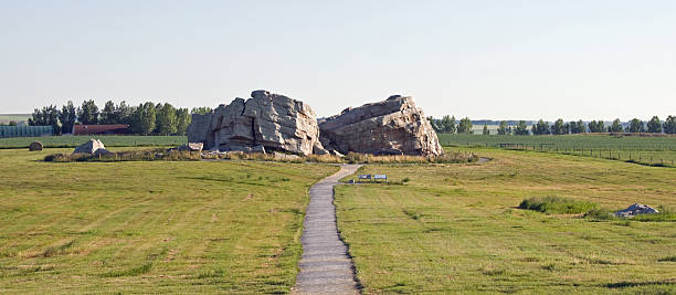 big rock irregular en alberta - okotoks fotografías e imágenes de stock