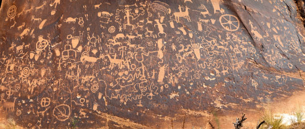 istock High detail panoramic newspaper rock petroglyphs, Utah. 182896080