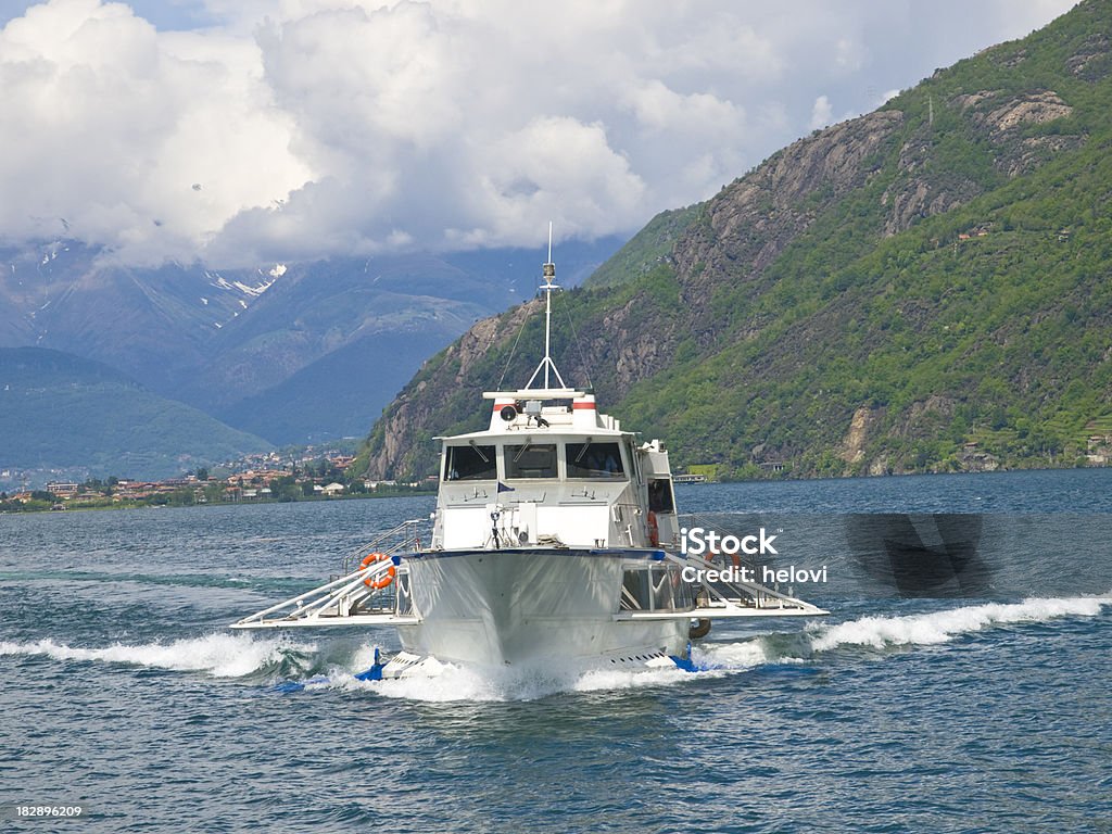 Yate en el lago de Como - Foto de stock de Embarcación de recreo libre de derechos
