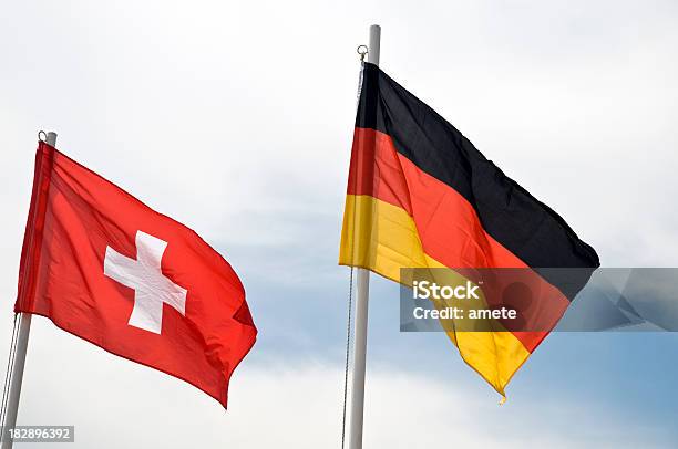 Flagi Niemiec I Szwajcarii - zdjęcia stockowe i więcej obrazów Niemcy - Niemcy, Szwajcaria, Flaga Szwajcarii