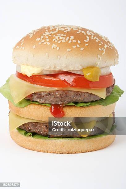 Hamburger Completa Para Una Gran Boca Foto de stock y más banco de imágenes de Alimento - Alimento, Carne, Cebolla