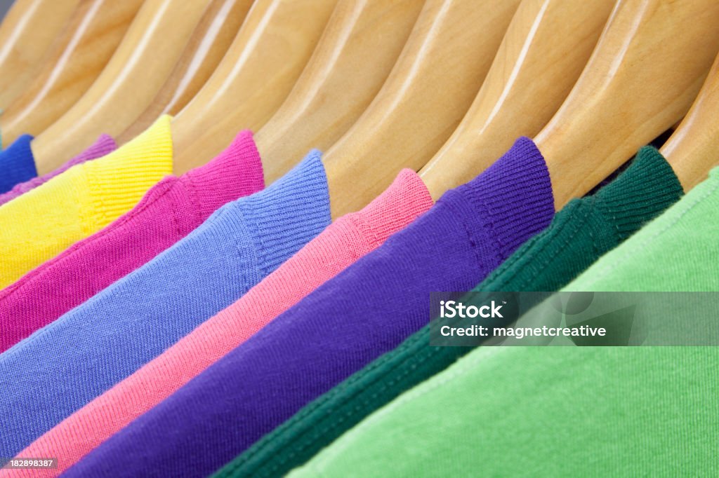 Ogni colore camicia - Foto stock royalty-free di Gruccia appendiabiti