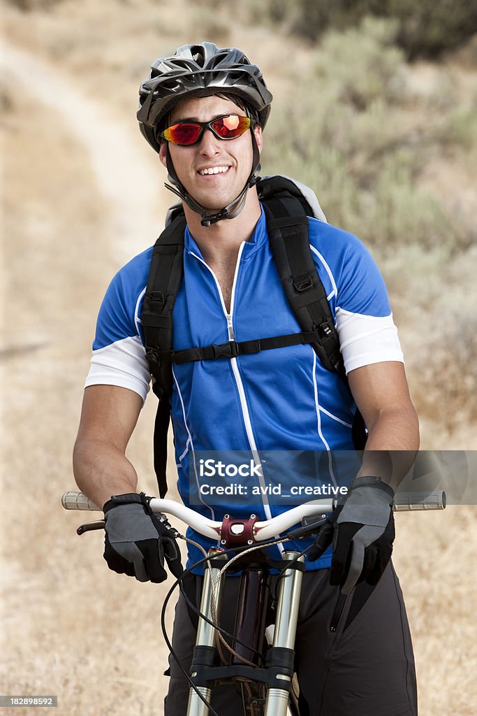 Mountain Biker Retrato - Foto de stock de 20 Anos royalty-free