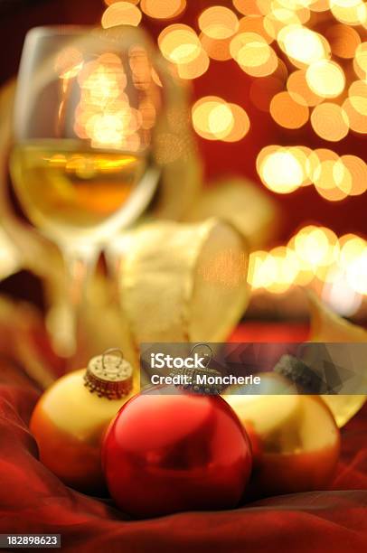 Photo libre de droit de Boules De Noël banque d'images et plus d'images libres de droit de Alcool - Alcool, Aliments et boissons, Artificiel