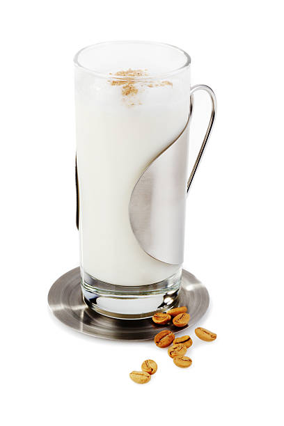 blanc café cappuccino verre de tailles - latte machiatto photos et images de collection