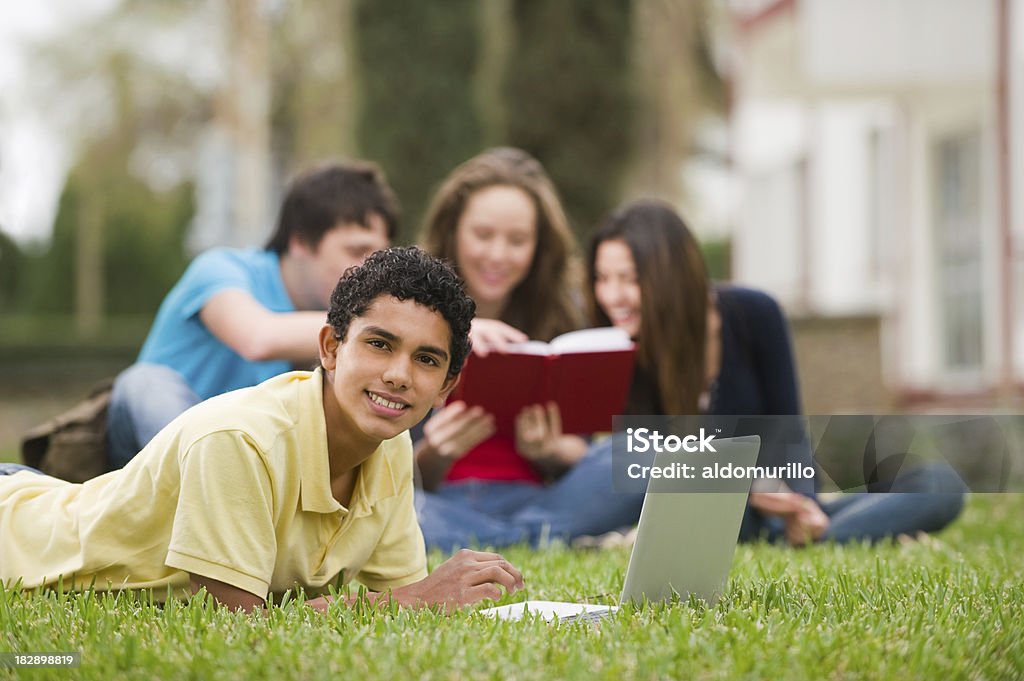 Alegre os estudantes - Foto de stock de Adolescente royalty-free