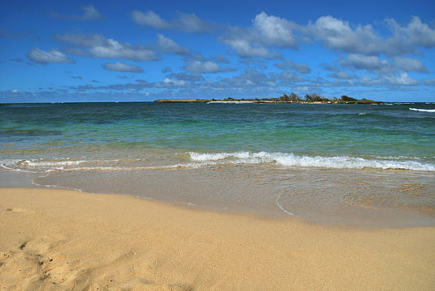 istock Maleakahana Bay State Park, Oahu 182899031